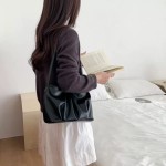 Niche design pleated cloud bag, soft PU small square bag, solid color, fashionable shoulder bag for women.